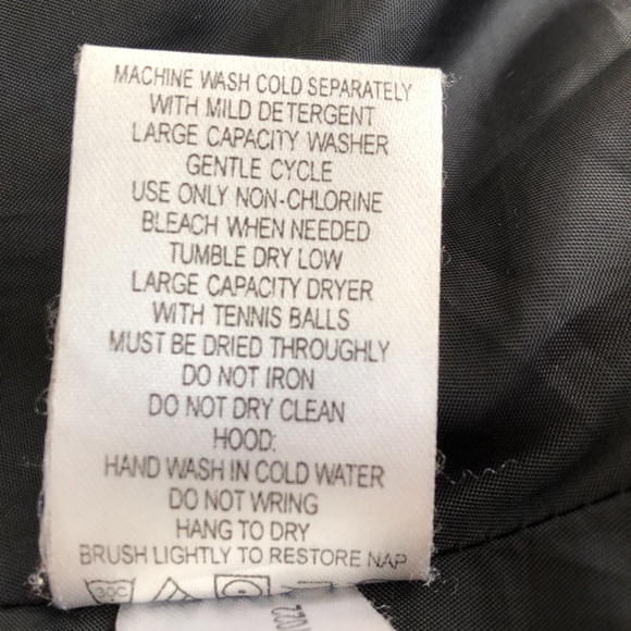 Calvin Klein size M puffer coat - zip pockets and detachable faux fur lined hood - Picture 10 of 11